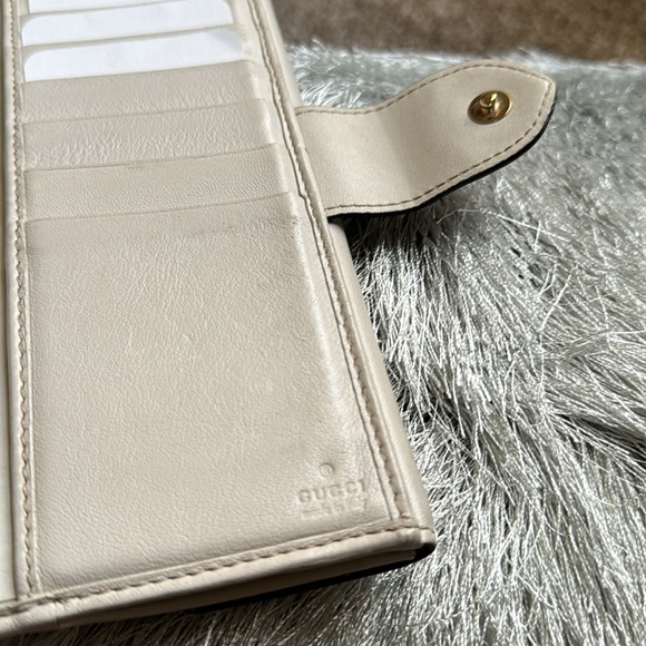 Gucci Beige Monogram Wallet - Picture 11 of 12